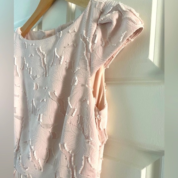 H&M Textured Floral Mini Dress - Picture 3 of 9